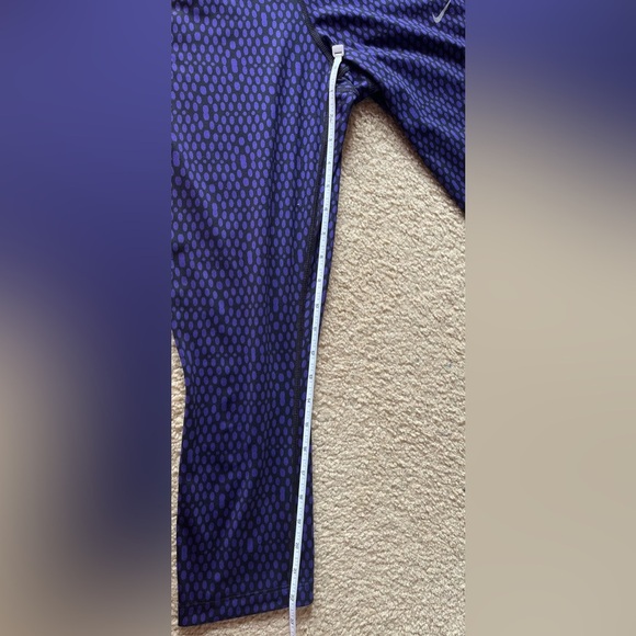 Nike size medium purple/ black dri-fit leggings 7/8th length - Picture 2 of 11